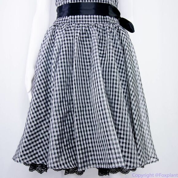 Vintage City Triangles black and white halter fit and flare dress, size 3 - Picture 7 of 16